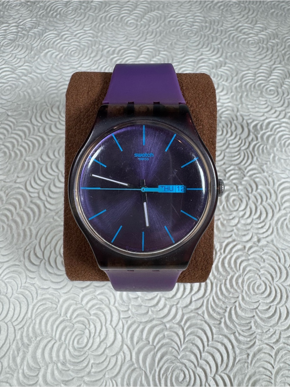 Swatch 2010 New Gent “Purple Rebel” SUOV702 with day/date display 41mm